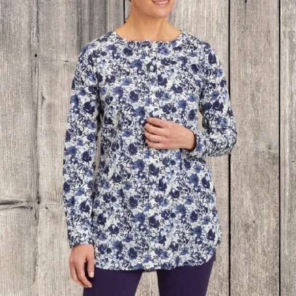 Duluth Women’s Wrinklefighter Tunic in Blue Floral Print - Picture 1 of 3